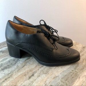 Naturalizer size 7 heeled oxfords wing tip black